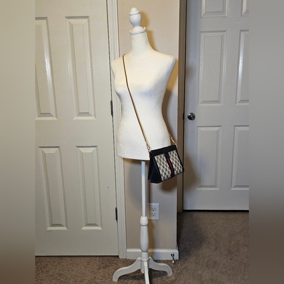 Authentic GUCCI Monogram GG Navy Sherry Line Crossbody Bag - Picture 8 of 9